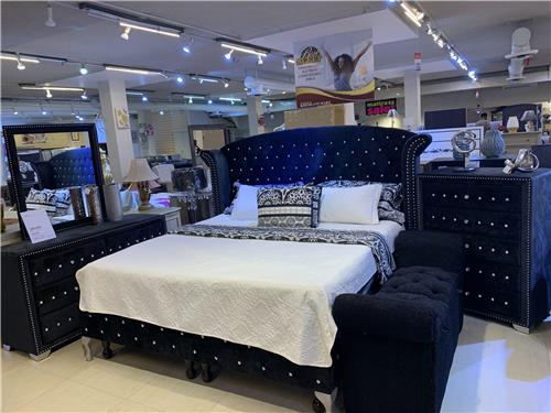 Infinity Black 3PC Queen Set - Bedframe, Dresser, Mirror